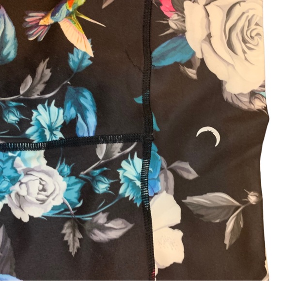 Zyia floral mesh light n tight high rise 24” - Picture 8 of 8